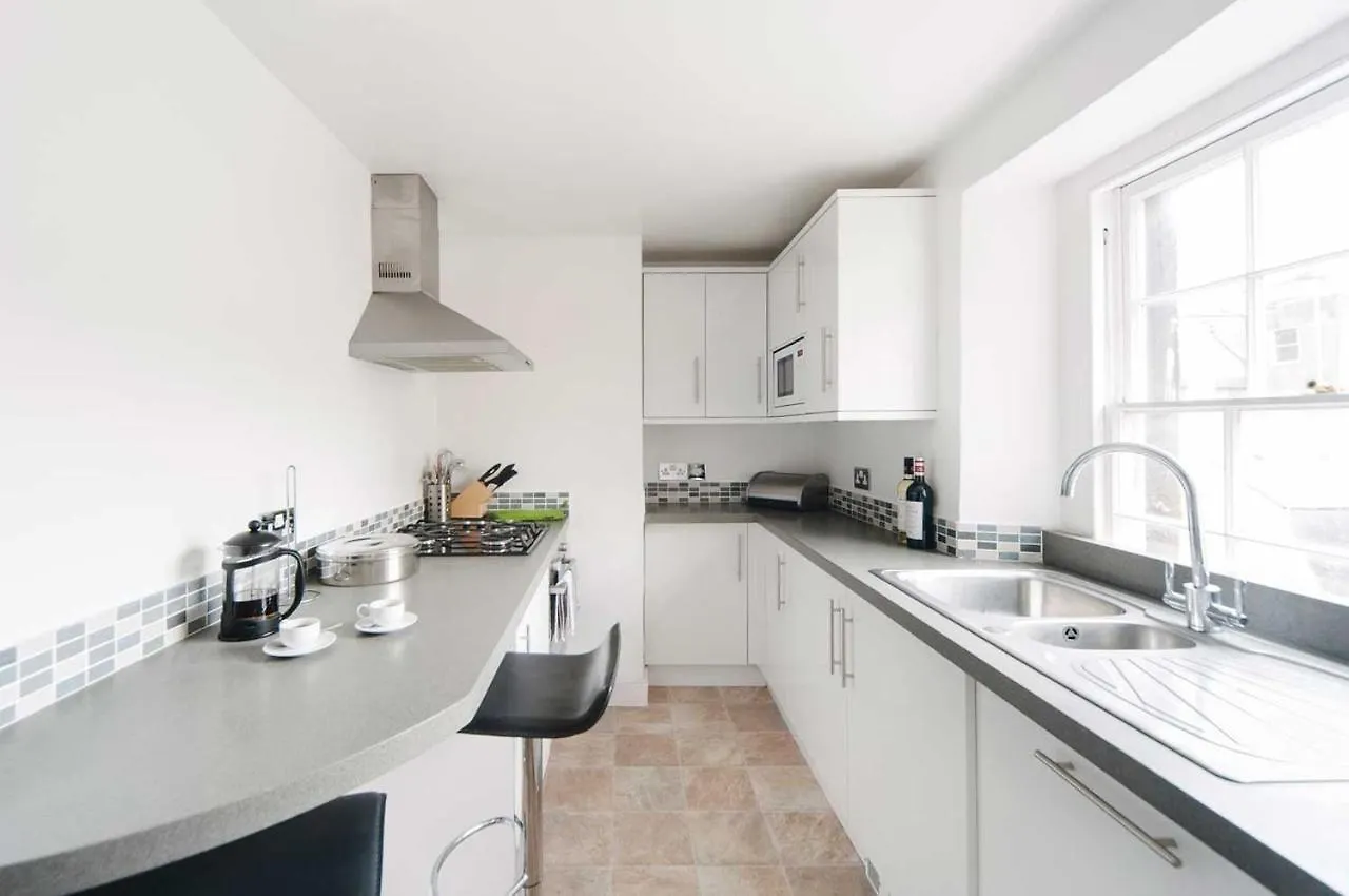 Stylish Three Bedroom Apartment In Heart Of City Bath