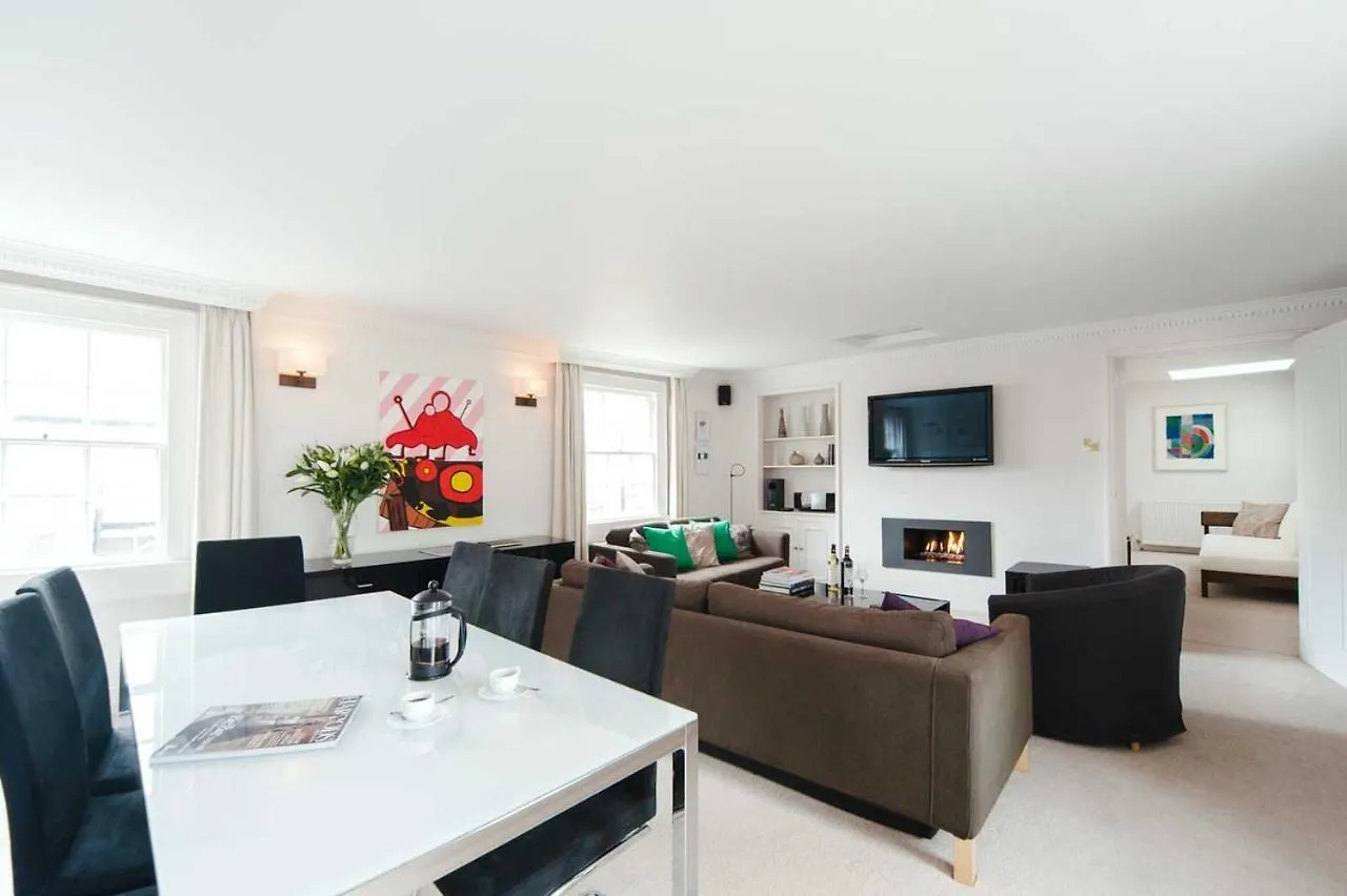 Stylish Three Bedroom Apartment In Heart Of City Bath